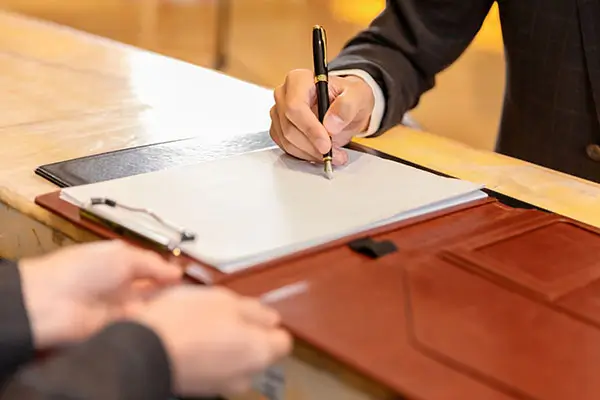 马其顿的人到捷克旅游多少钱