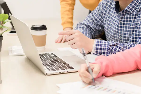 马来西亚的人到捷克旅游的老外无障碍沟通路线攻略