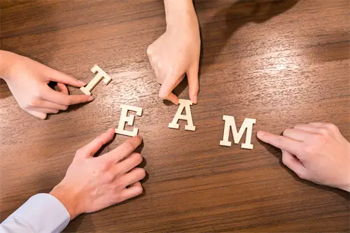 瑙鲁那边到捷克旅游多少公里