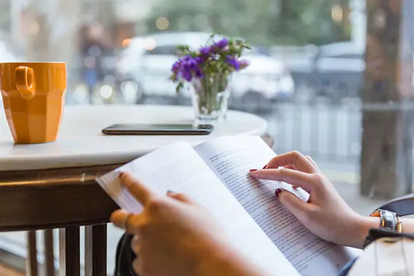 老挝的人到捷克旅游多少钱