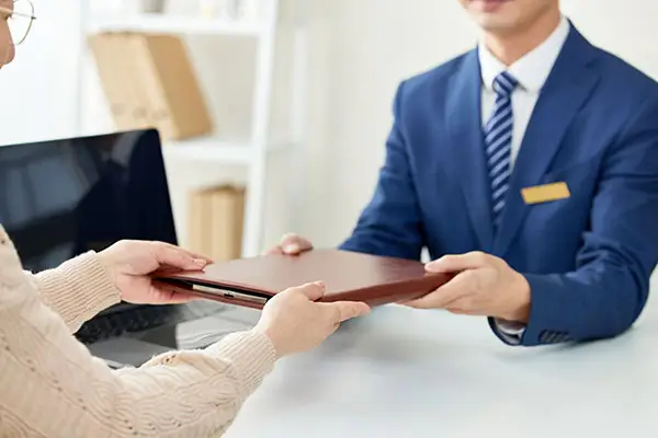 几内亚人去到捷克旅游需要多少天